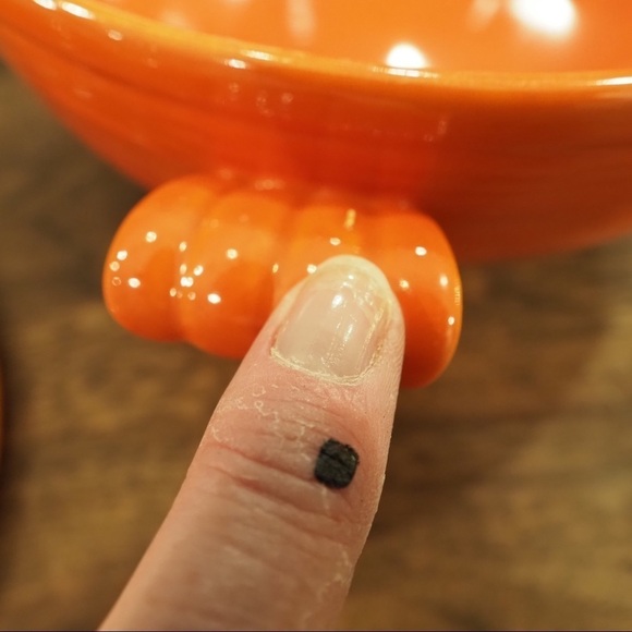 Vintage Fiesta red radioactive covered casserole - Picture 14 of 16